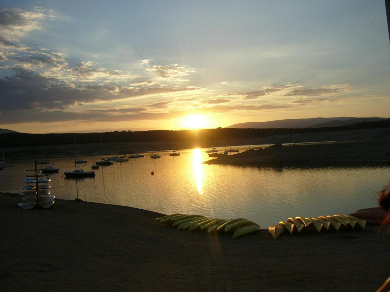 Camping De Cervera De Buitrago Ngoại thất bức ảnh