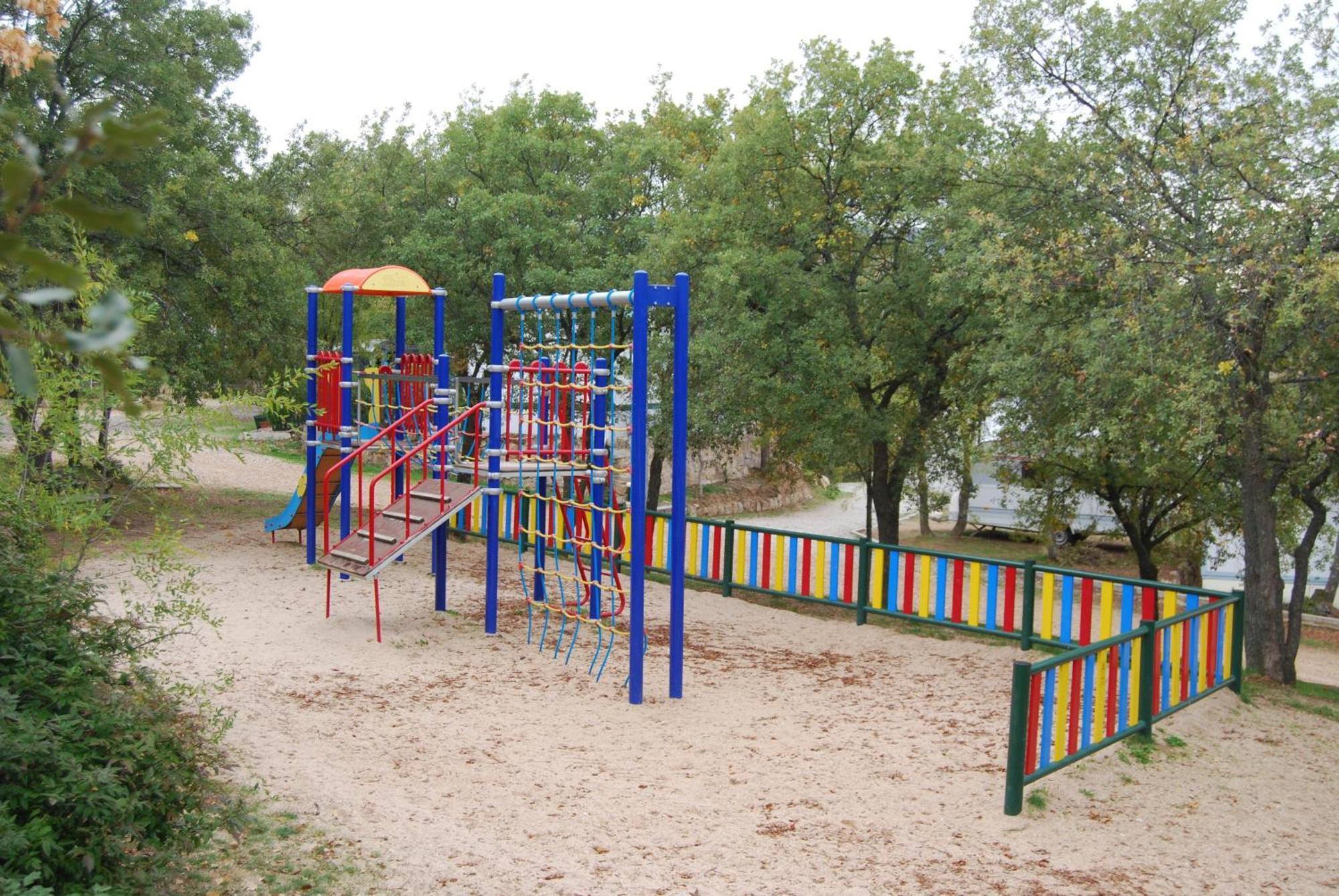 Camping De Cervera De Buitrago Ngoại thất bức ảnh